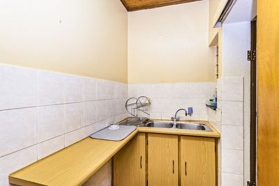 1 Thrush Street — Kitchen