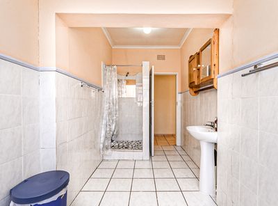 1 Thrush Street — Bathroom