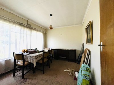 118 Buiten Street — dining room