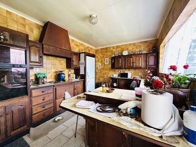 118 Buiten Street — kitchen with eye-level oven