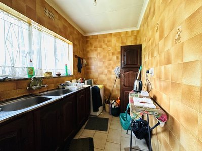 118 Buiten Street — separate scullery