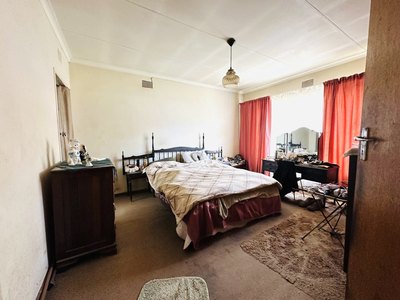 118 Buiten Street — main bedroom