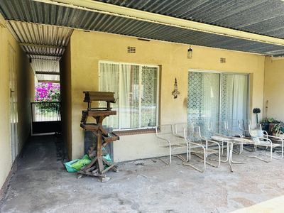 118 Buiten Street — covered patio