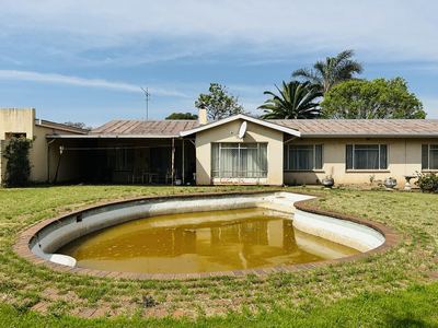 118 Buiten Street — swimming pool (not operational)