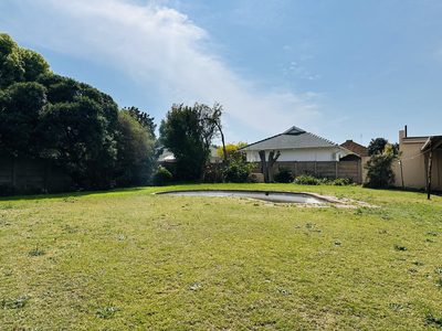 118 Buiten Street — garden lawn