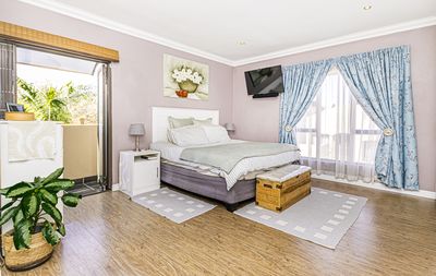 12 Theoschea Estate &mdash; main bedroom and en-suite