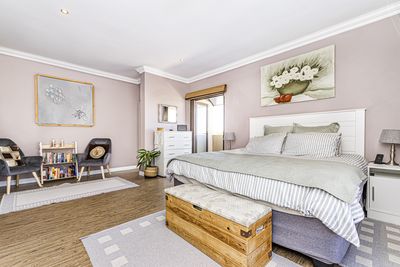 12 Theoschea Estate &mdash; main bedroom and en-suite