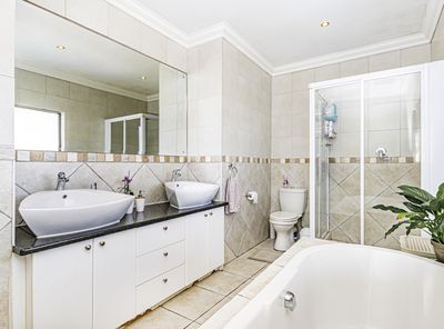 12 Theoschea Estate &mdash; main bedroom and en-suite