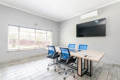 39 Diamant Street &mdash; living room