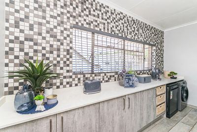 39 Diamant Street &mdash; kitchen