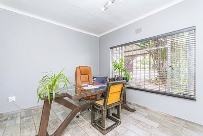 39 Diamant Street &mdash; main bedroom
